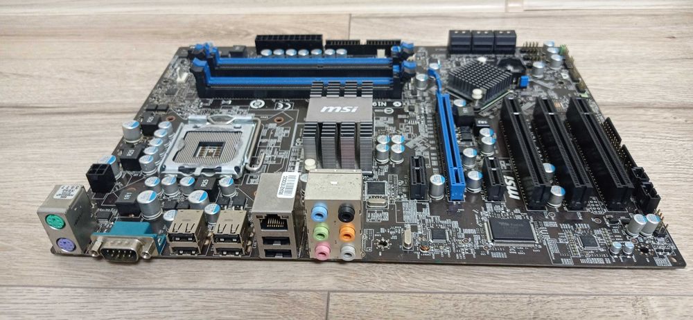 Plăci de bază defecte ( pentru  piese ) + Cutii pt. placi de baza