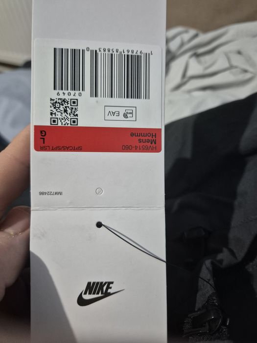 Vând geaca Nike tech