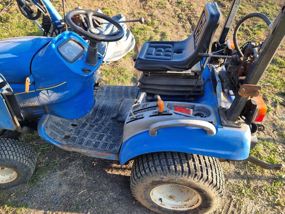Tractor New Holland tz21d 21 de cai