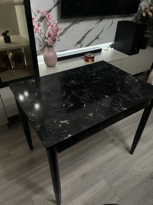 Masă + 2 scaune tapițate