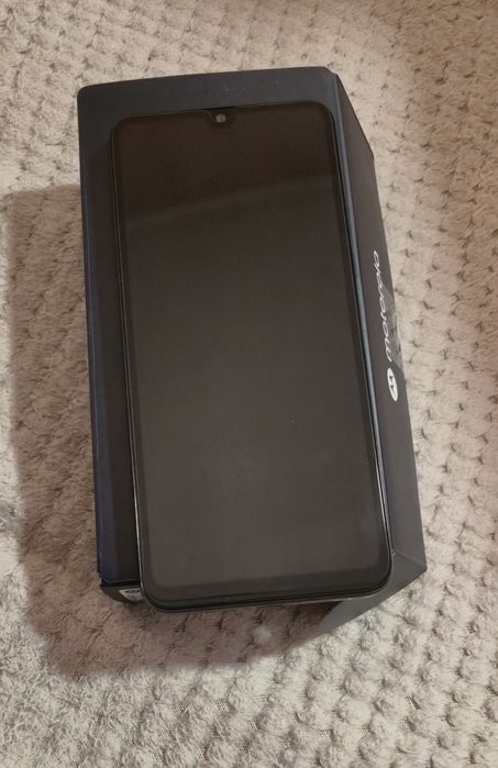 Продавам телефон Motorola e13