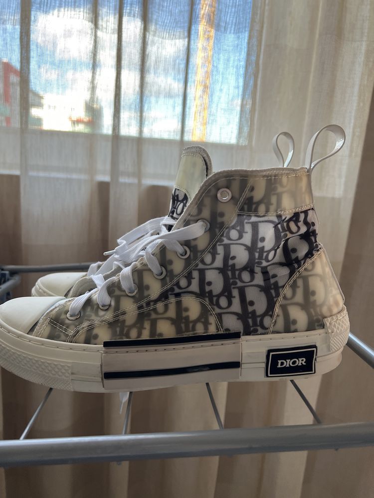 Dior b23.