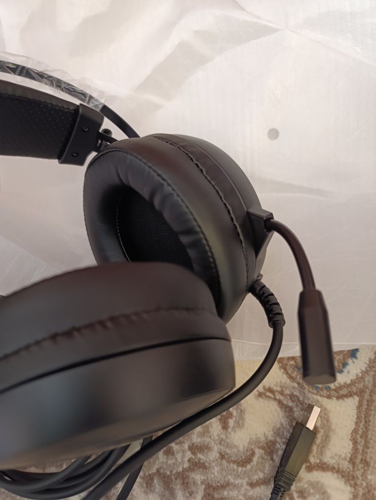 Наушники USB с микрофоном и подсветкой, новые