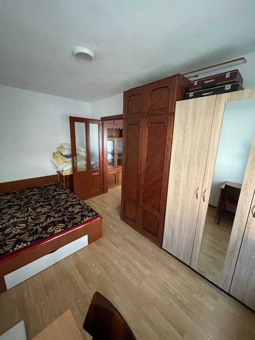Se vinde apartament cu 3 camere modificat în 2 camere