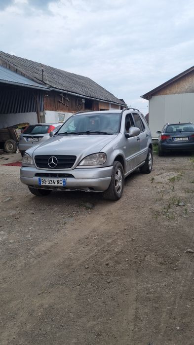 Vând mercedes ml 270
