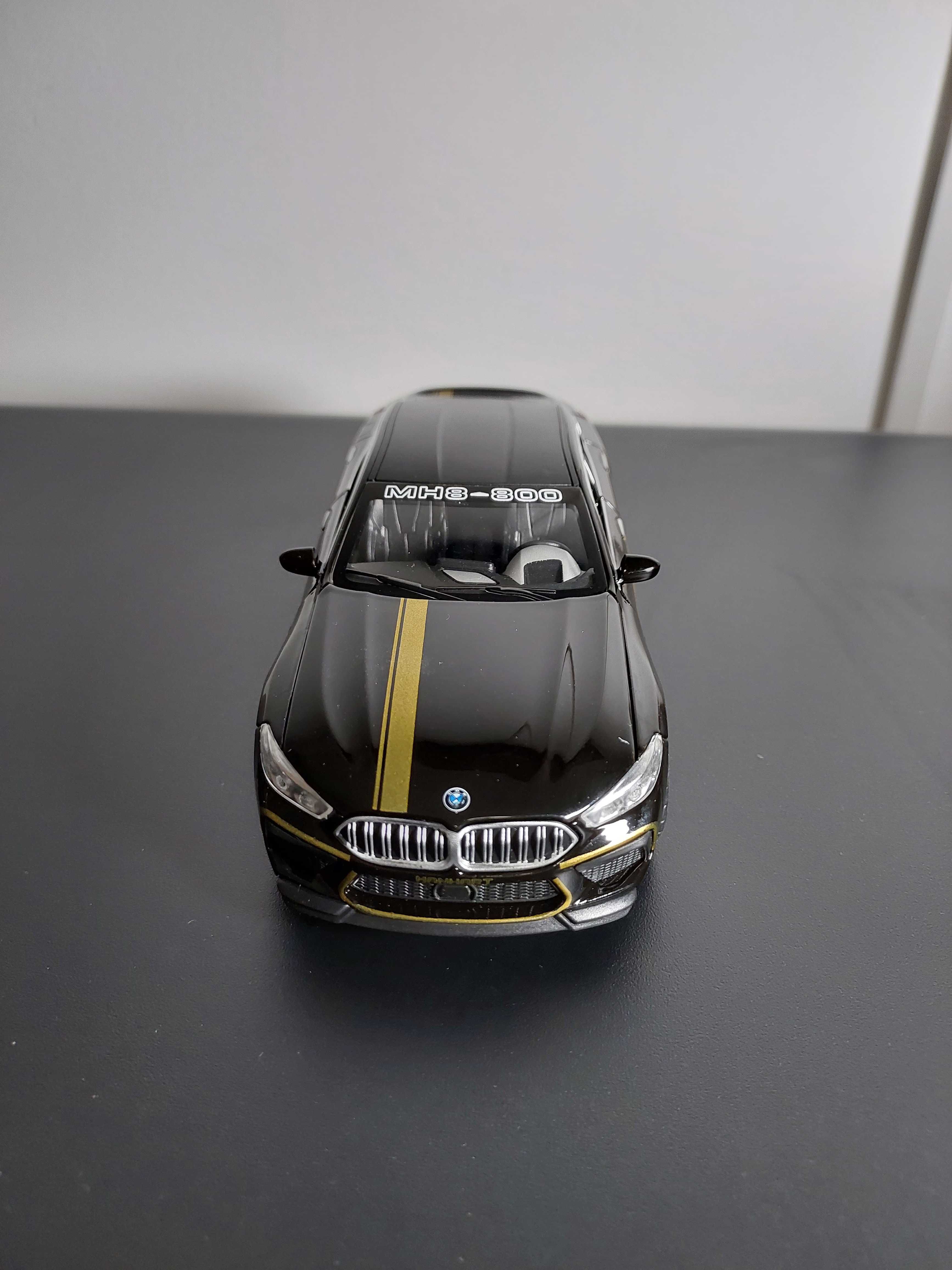 BMW M8 macheta metal scara 1.32.