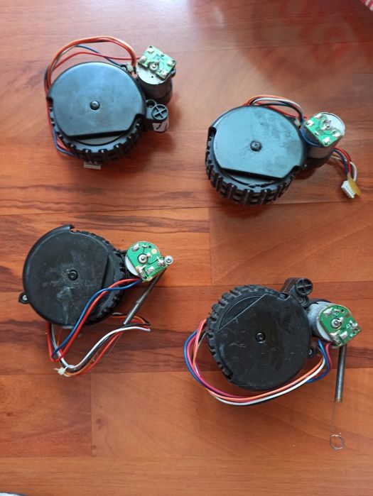 Motor aspirator robot