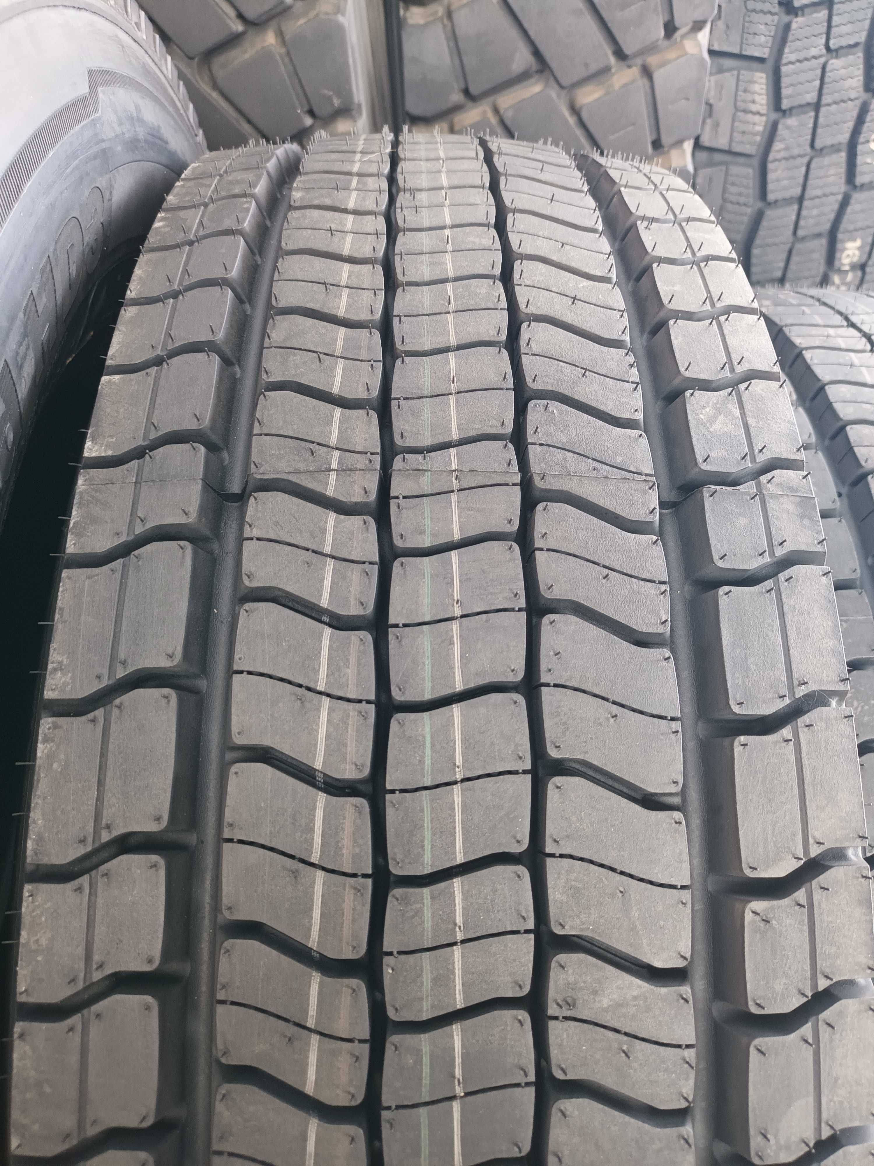 2 Нови тежкотоварни гуми 285/70 R19.5 Goodyear Regional RHD 2 146/144L