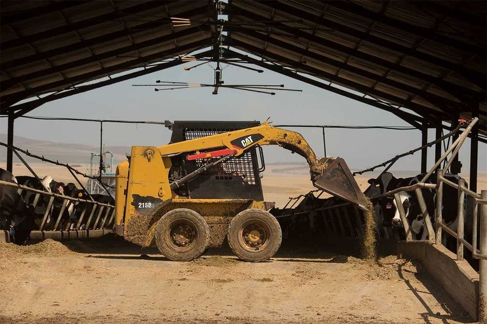 Колесный мини-погрузчик CAT [216B3] 2.6тон