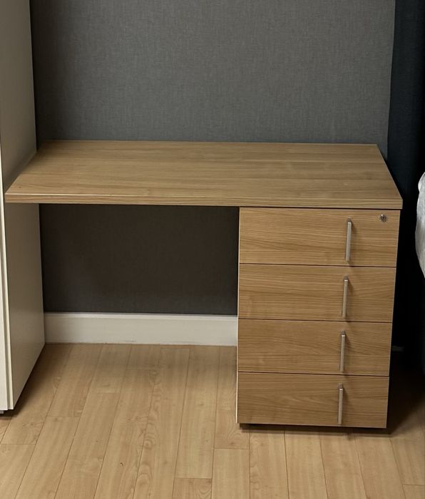 Продам столик рабочий