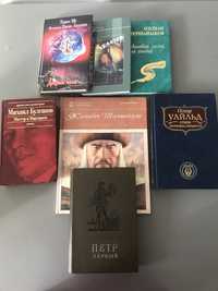 Казахские и русские книги.
