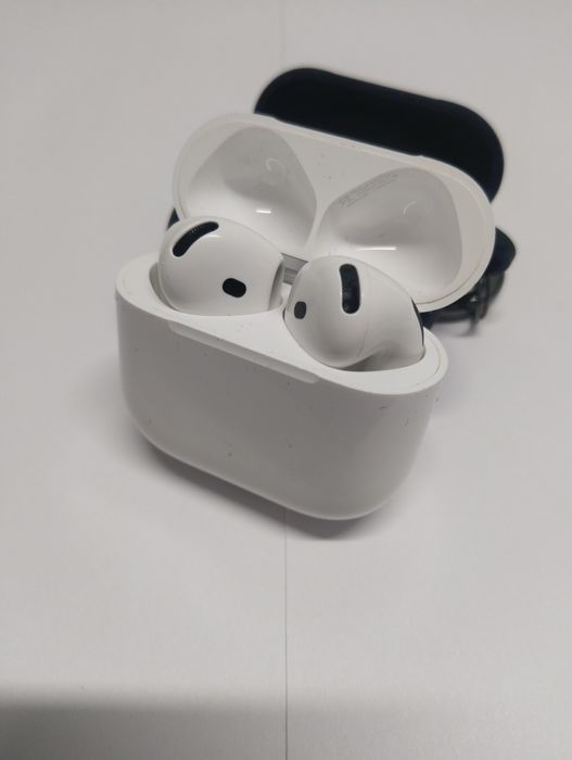 airpods 4 с чехлом