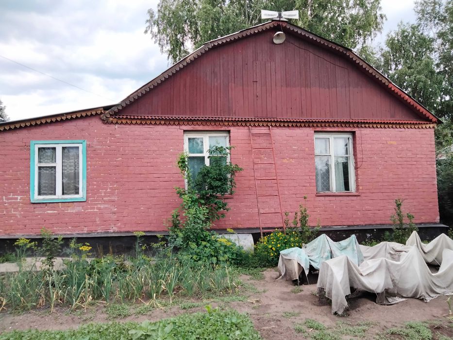 Обменяю на квартиру  частный дом в райне Защита или продам за 11 мил.