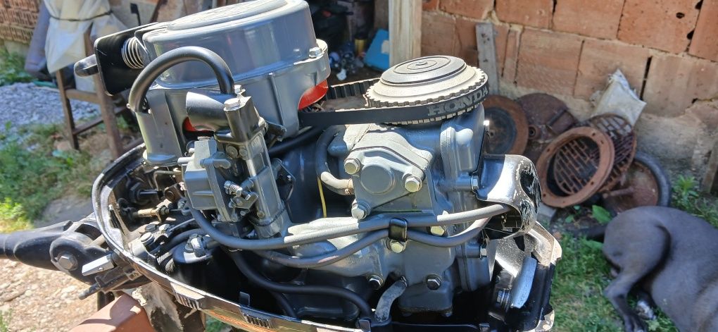 Извънбордов четритактов двигател 7,5 кс Volvo penta (Honda B75)