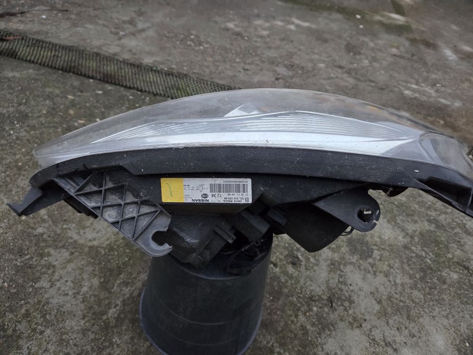 Десен фар nissan Qashqai 2011г.