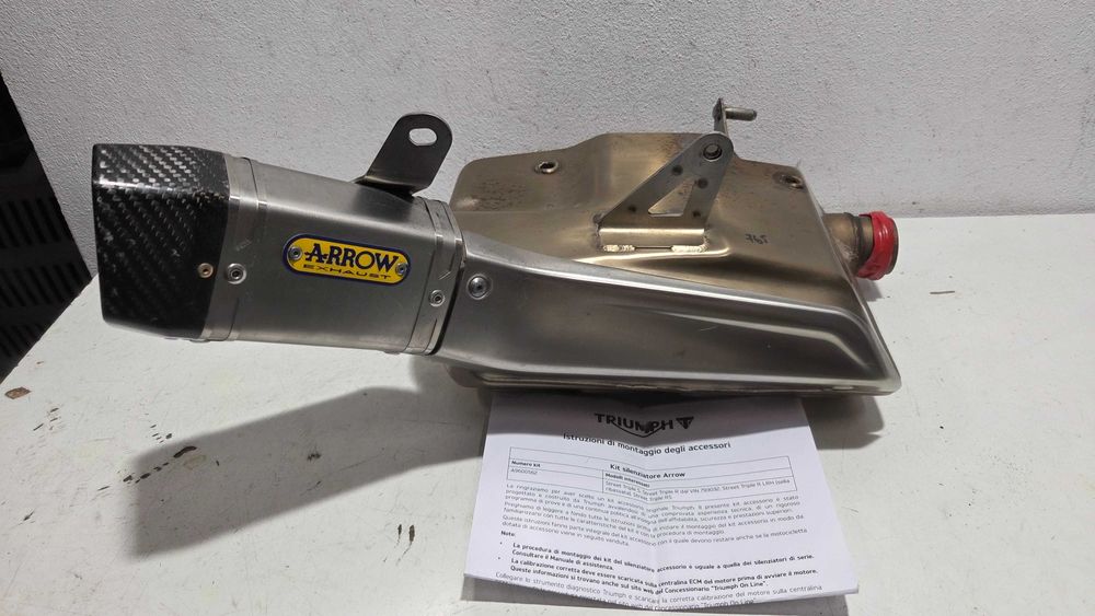 Toba Arrow Triumph Street Triple 765