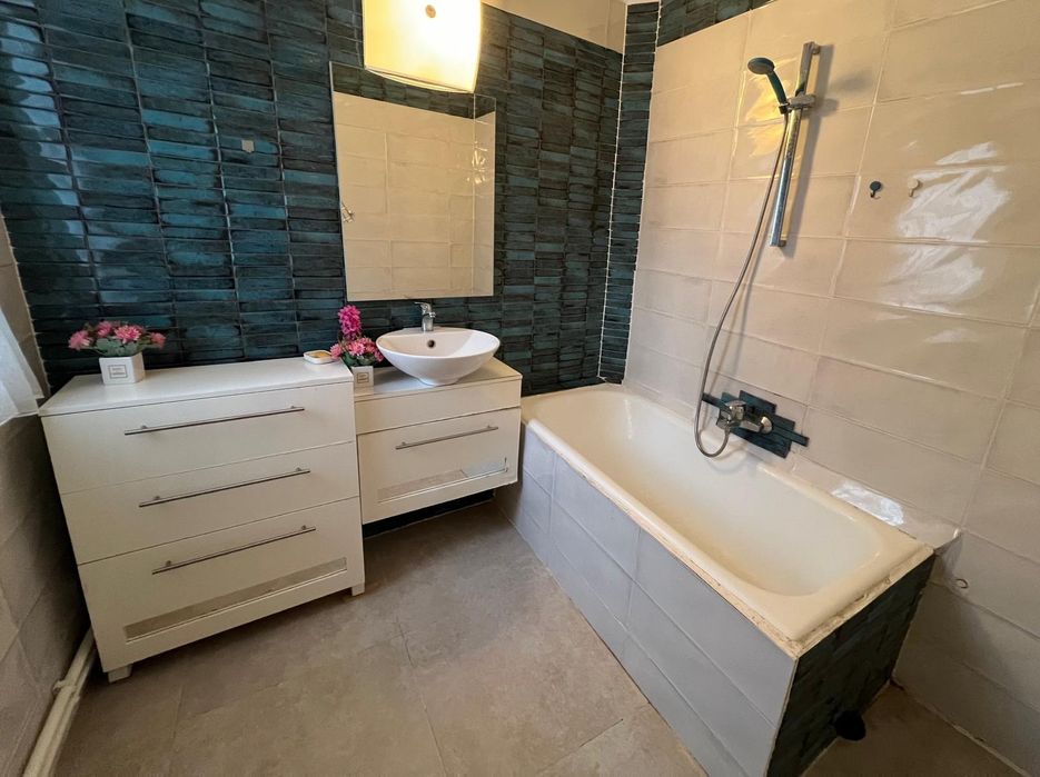 Inchiriez,de Închiriat ap 2 camere Parcul Carol