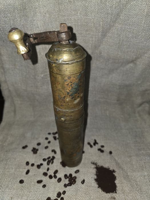 Rasnita turceasca de cafea din alama / bronz