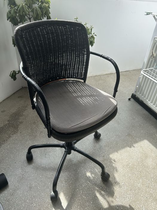 Scaun birou Ikea, negru, metal, inaltime reglabila