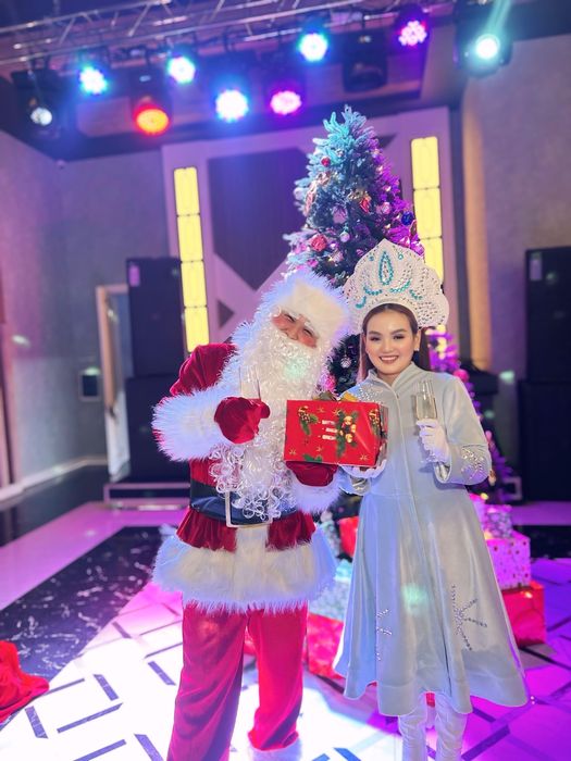 Санта дед мороз и снегурочка