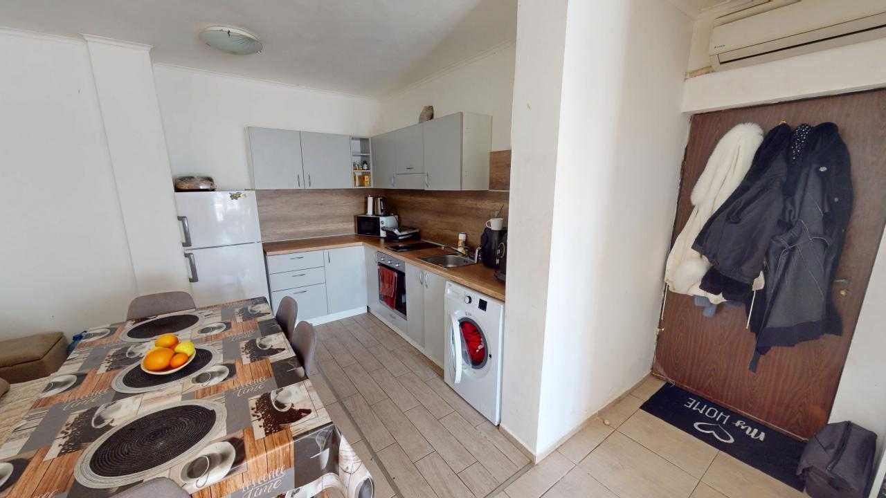 Продава се Тристаен апартамент в с. Кошарица, Област Бургас - 68 кв.м за 1015 €/кв.м - Снимка #1