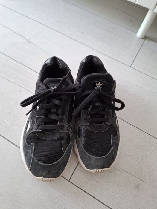 Adidasi adidas piele naturala marimea 39