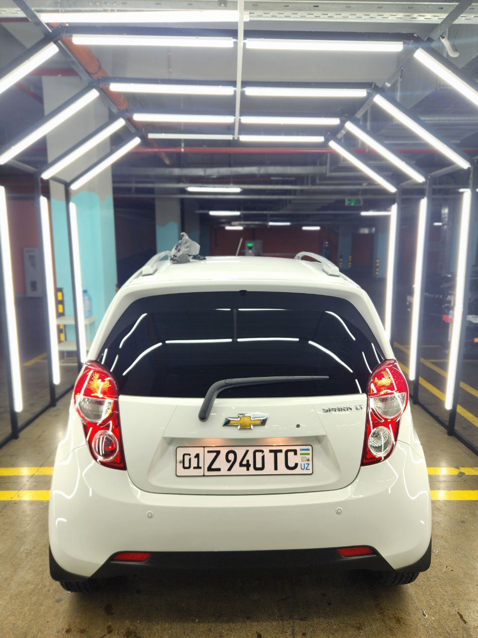 Spark rangi oq yili 2022