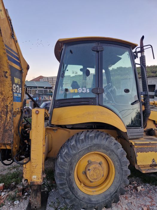 Dezmembrez buldoexcavator Komatsu  WB93S-5