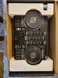 Consola DJ Roland + Căști  Numark