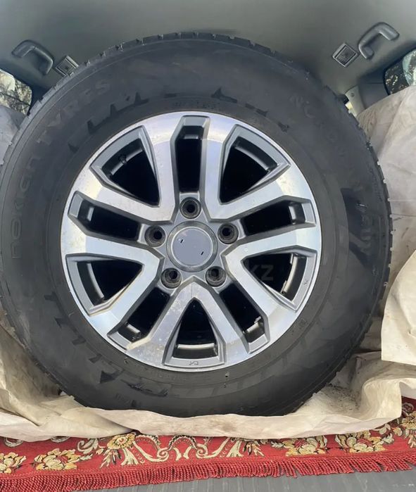 Продам резину на дисках крузак 200