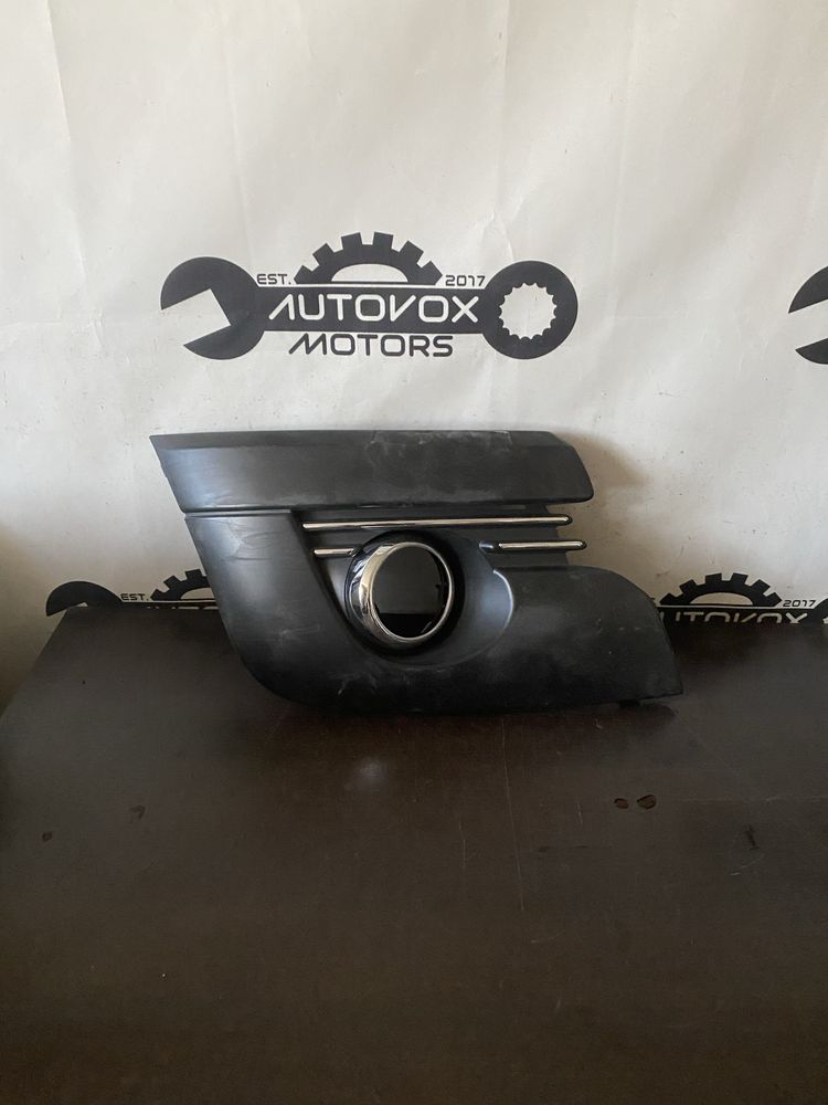 Grila proiector dreapta Peugeot 3008 an 2009-2013
