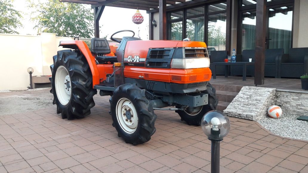 Tractor japonez kubota 32cp  4x4