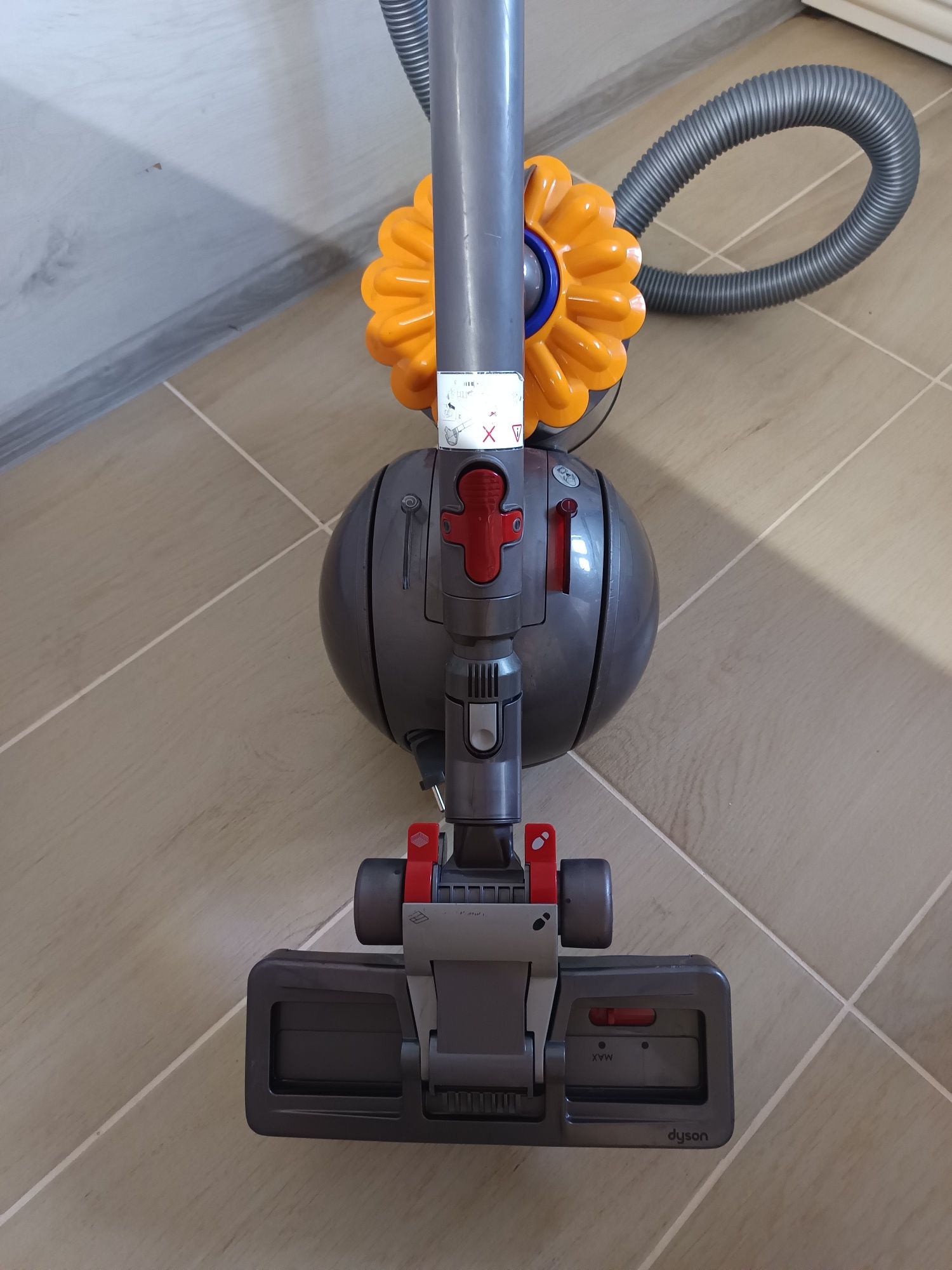 Прахосмукачка Dyson