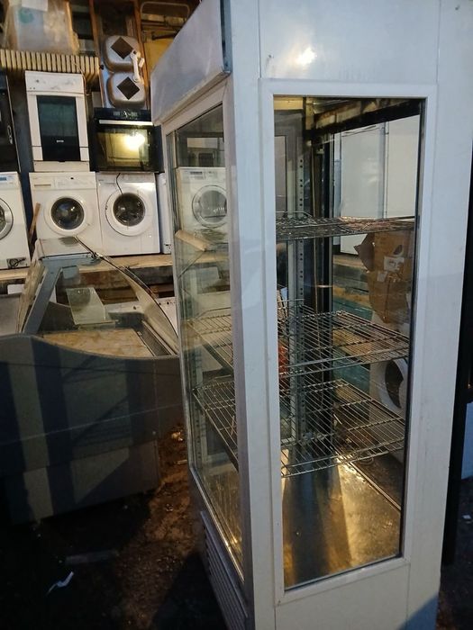Хладилна витрина