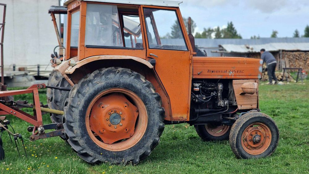 Vând tractor universal 445UTB