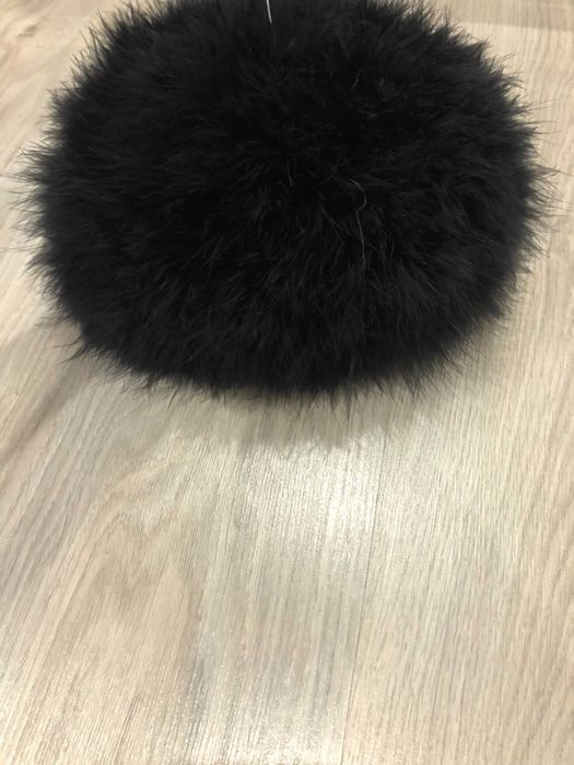 Ефектни шапки щраусови пера