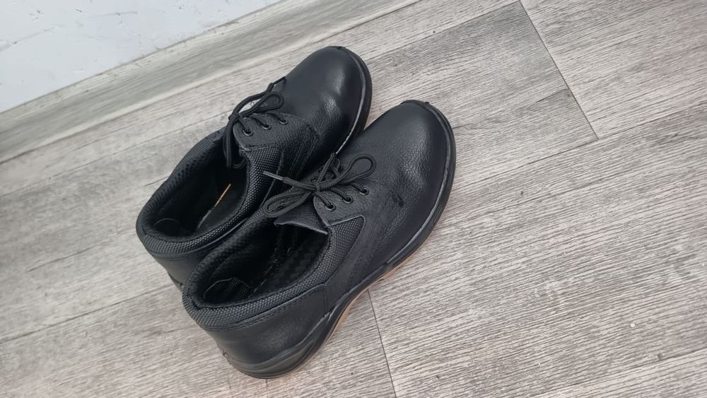 Ботинки новые размер 43