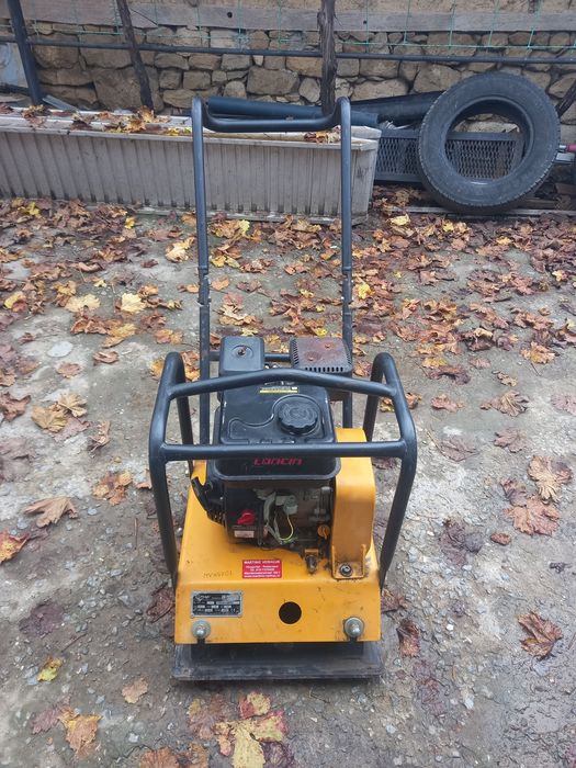 Трамбовка Вибро плоча LUMAG