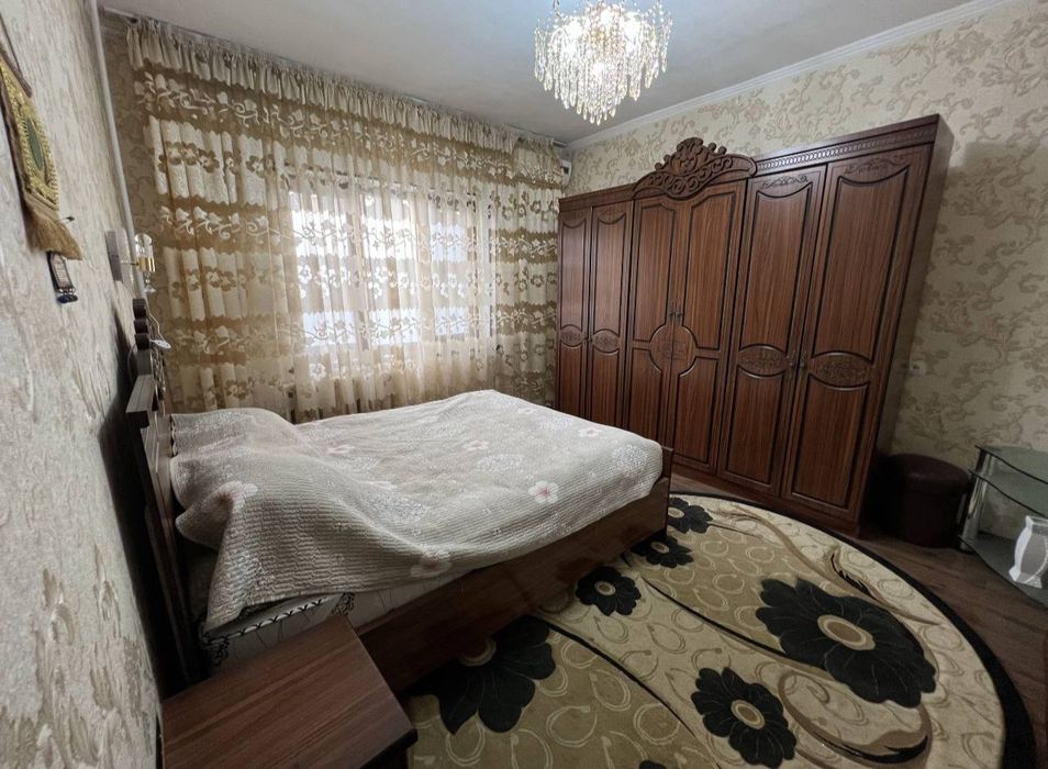 Квартира на С.Азимова 3/2/4 общ пл 82м/77 серия