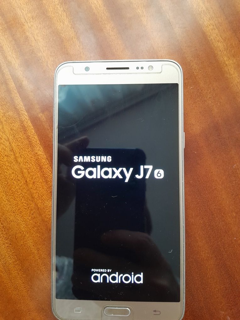 Телефон Samsung j7