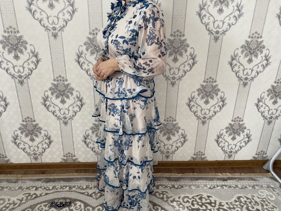 Платья женщин