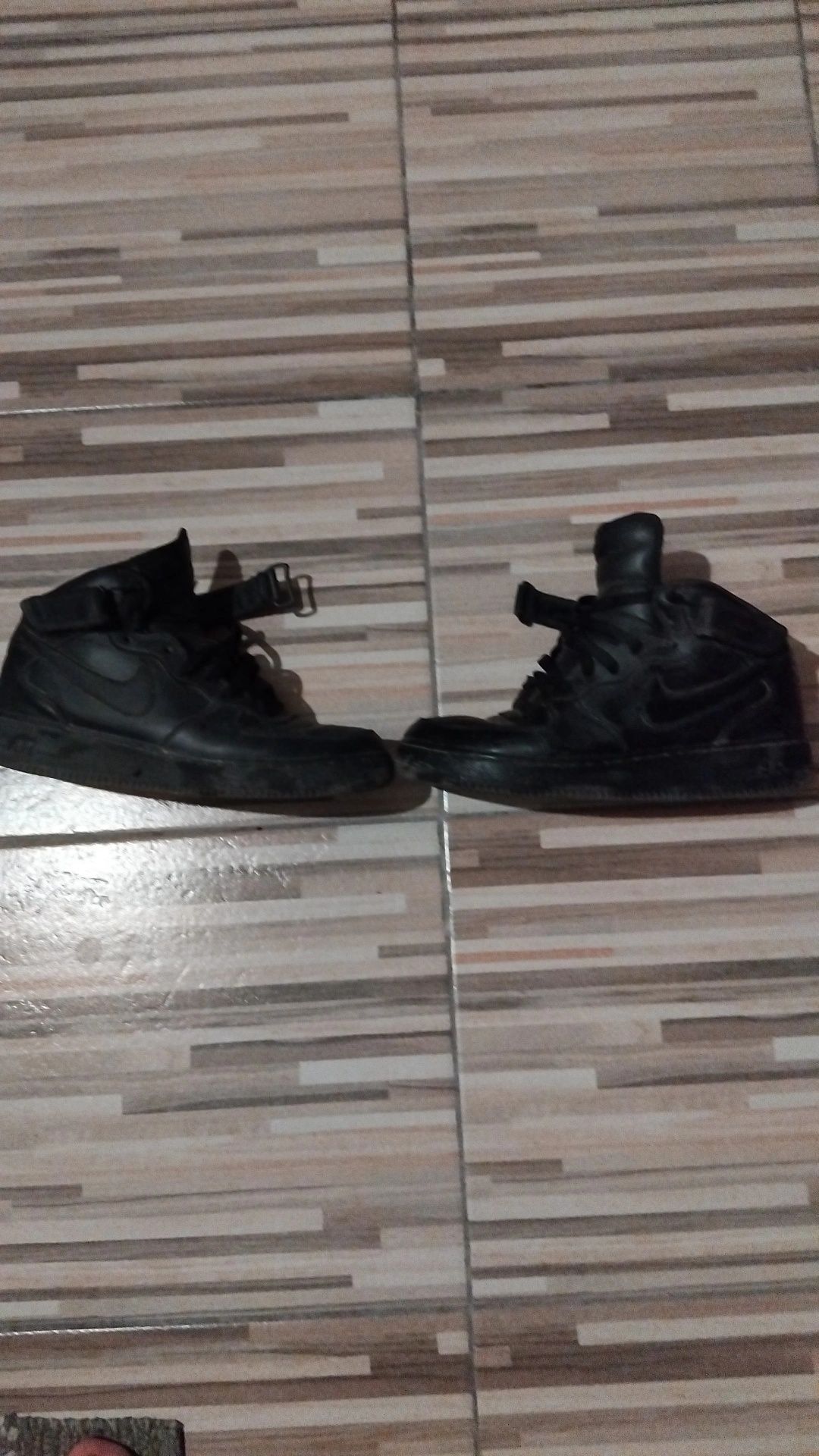 Vând air force 1 high negri