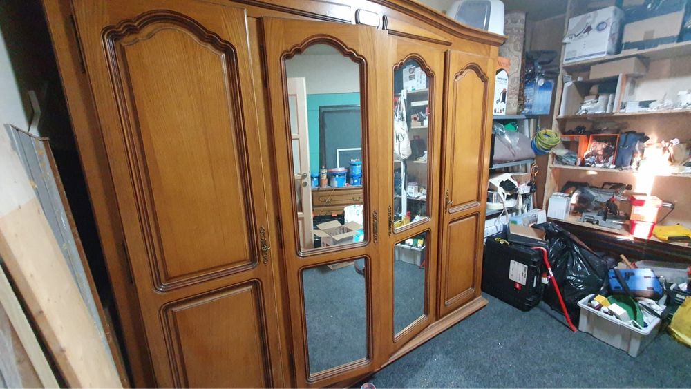 Vand dulap din lemn masiv