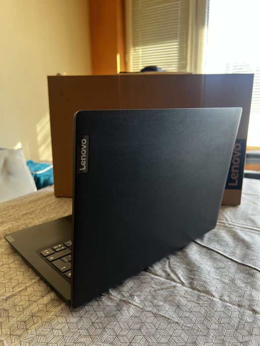 Лаптоп Lenovo V14 IGL