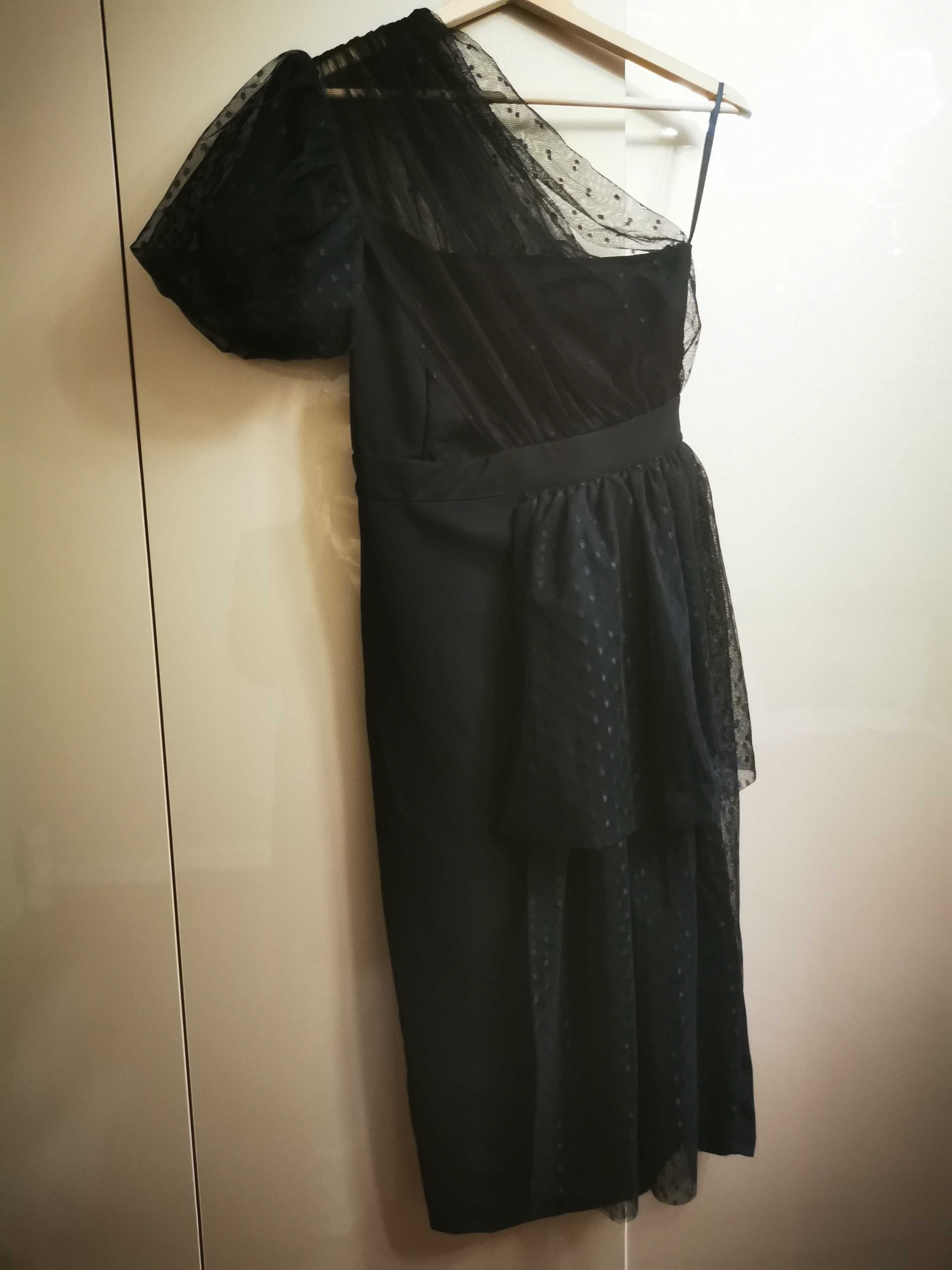 Черна ефектна рокля