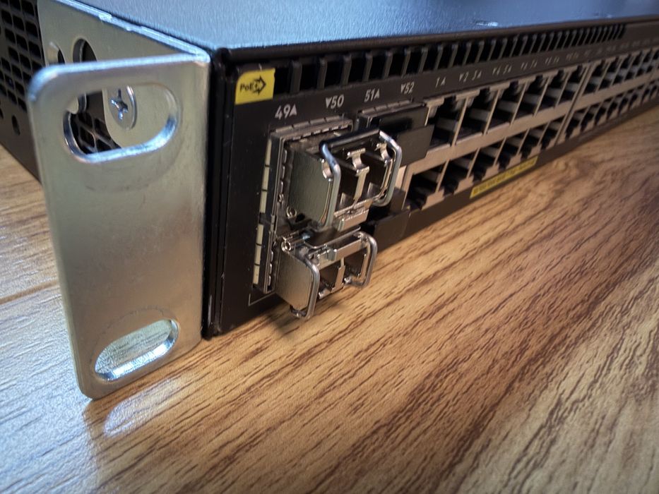 Switch HPE Aruba Networking 2930F 48G PoE+ 4SFP Switch (JL262A) J4858C