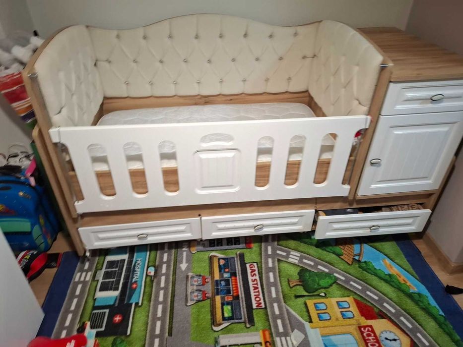 Продавам детско креватче