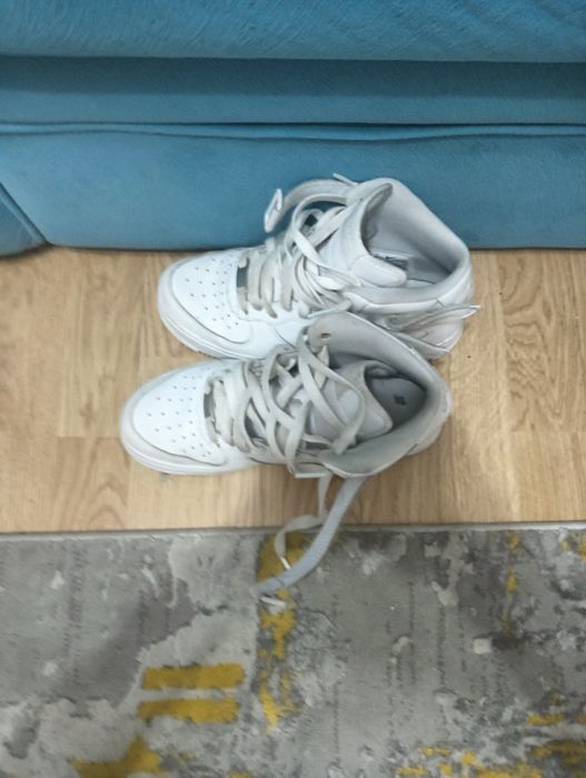 Vând Nike Air Force 1  nepurtati mărime 38,5  culoare alb