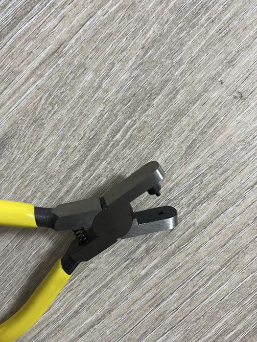 Perforator curele ceas piele sau imitatie