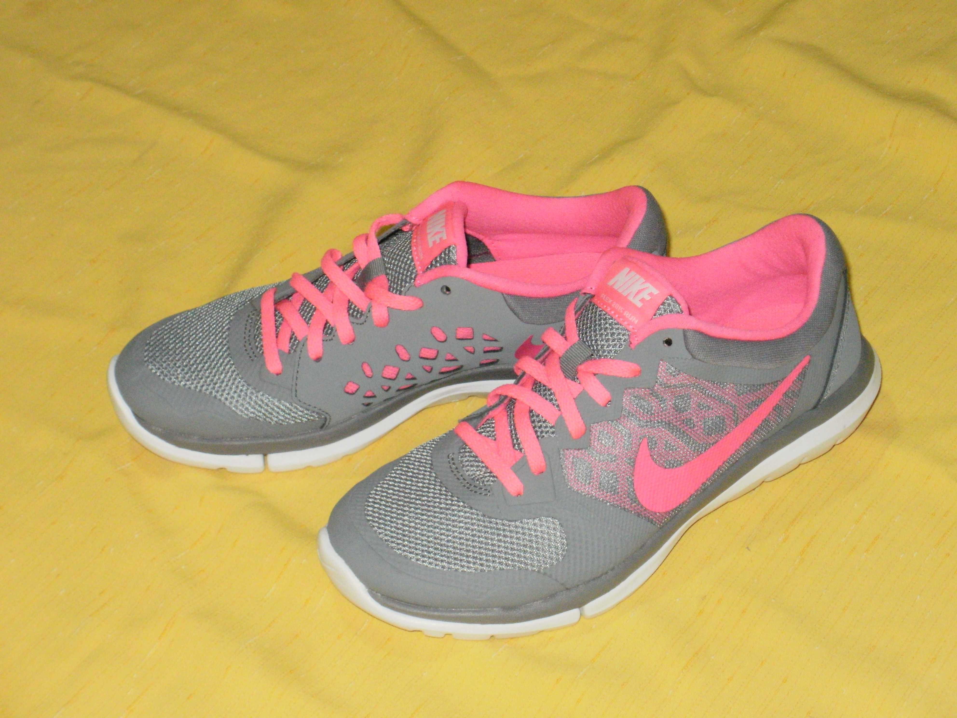 NIKE юношески нови 36